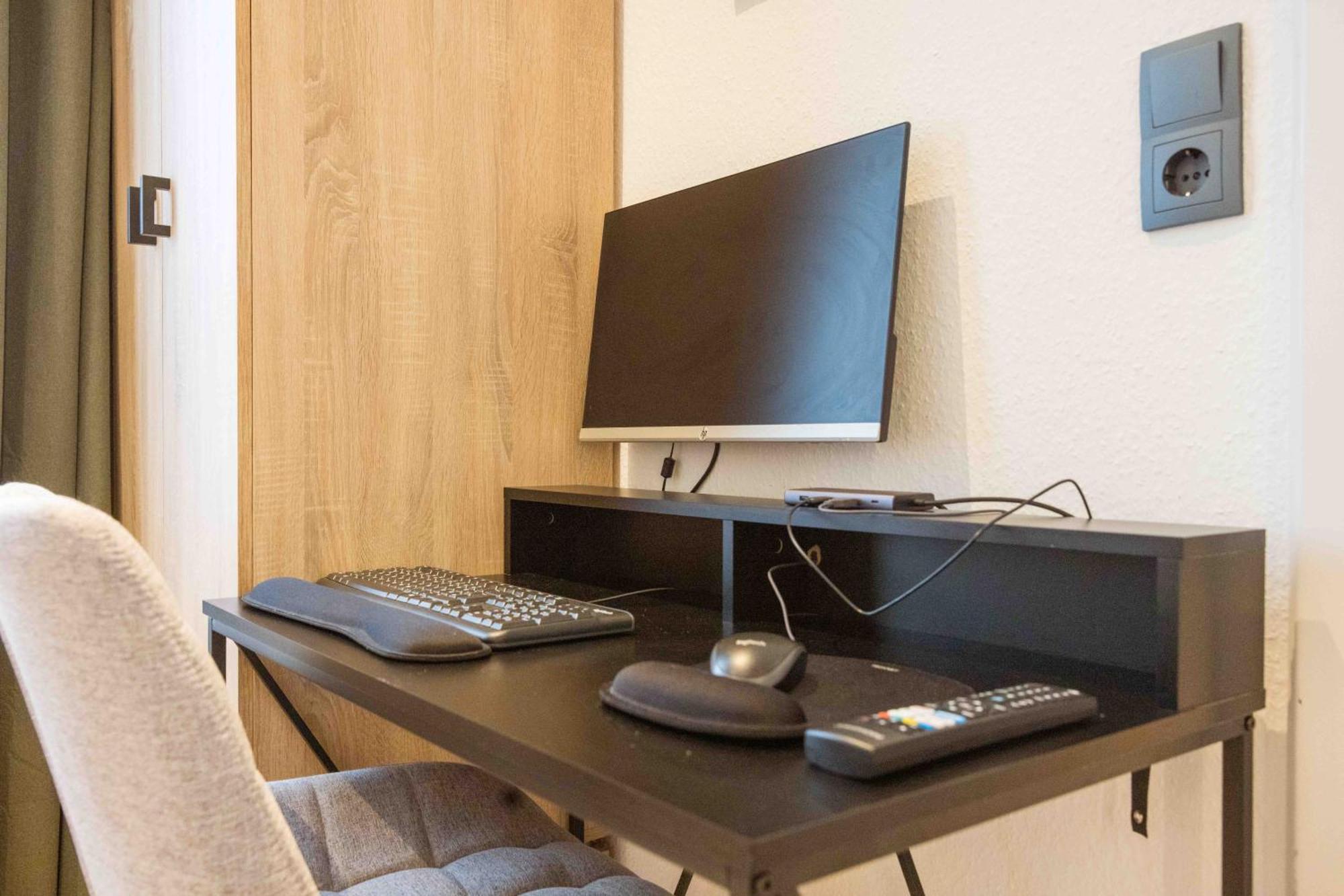 Schillerapartment Hof, Kueche, 24H Digital-Checkin, Parkplatz, Wlan250Mbit Hof  Extérieur photo